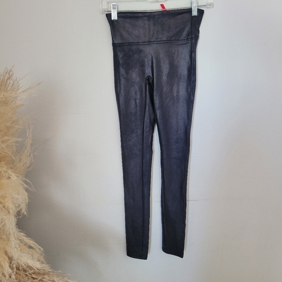 SPANX faux leather black leggings revolve Xsmall - Picture 2 of 4
